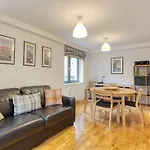 *Amazing Location!*In Heart Of The City. 2Br & Cot